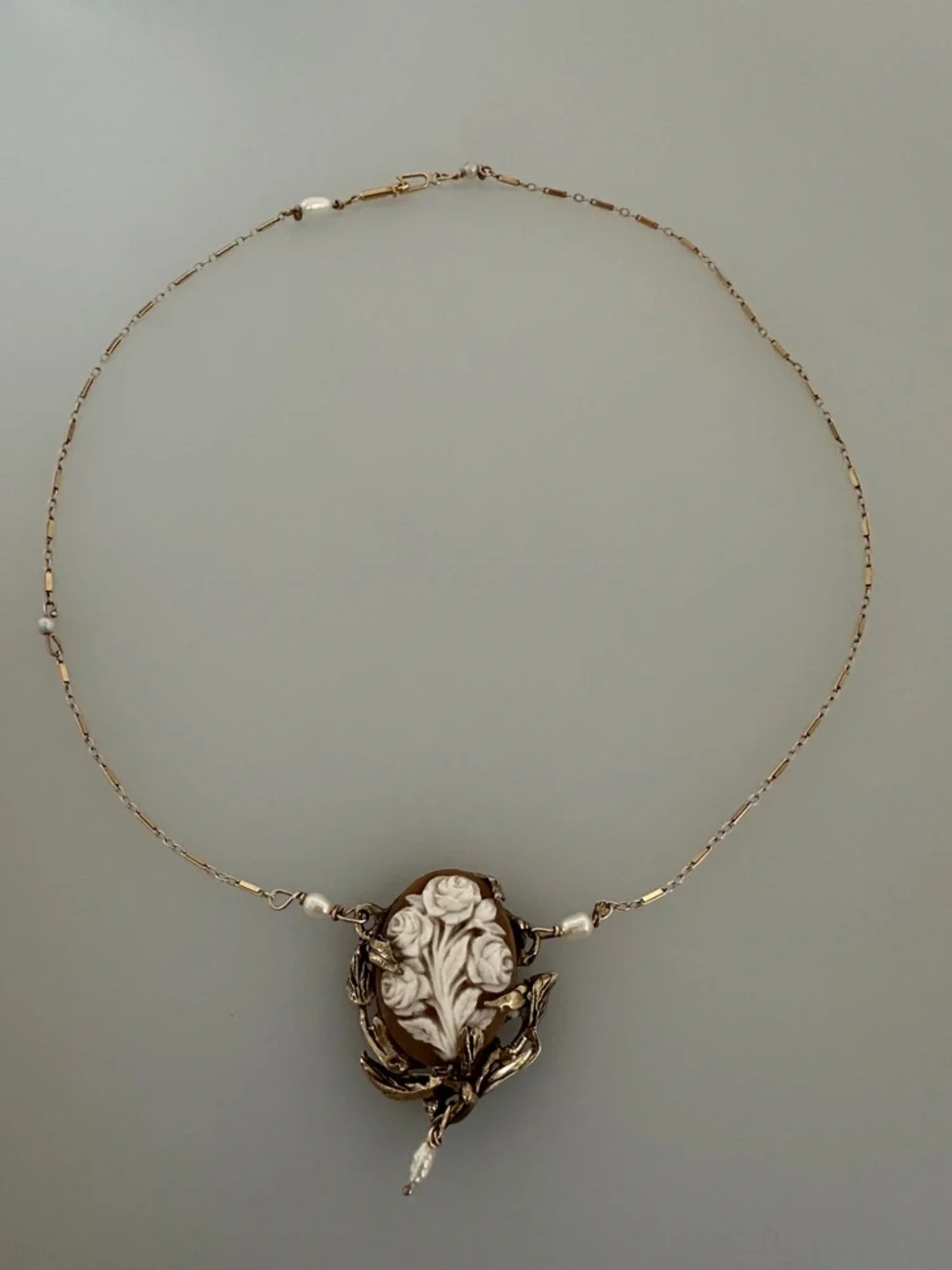 Estate 14k real solid Gold chain Necklace with White Carved Rose Cameo real Peal